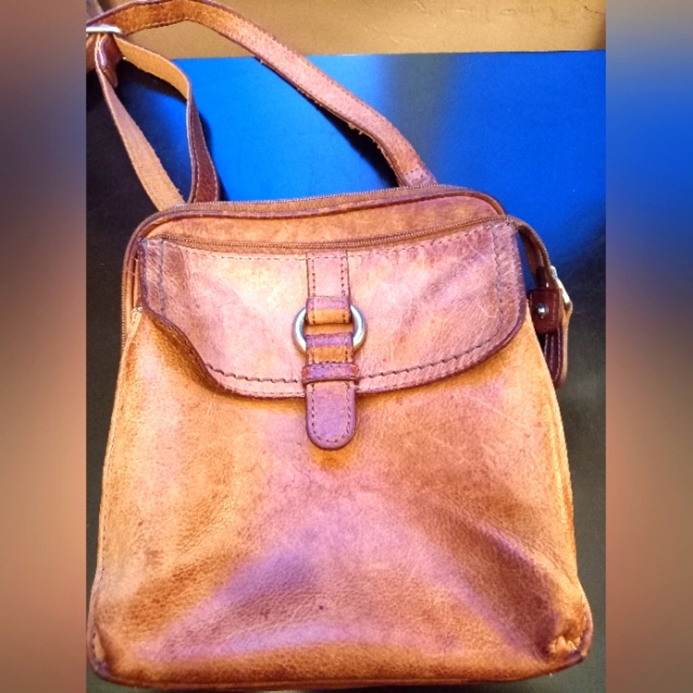 Fossil medium brown leather purse